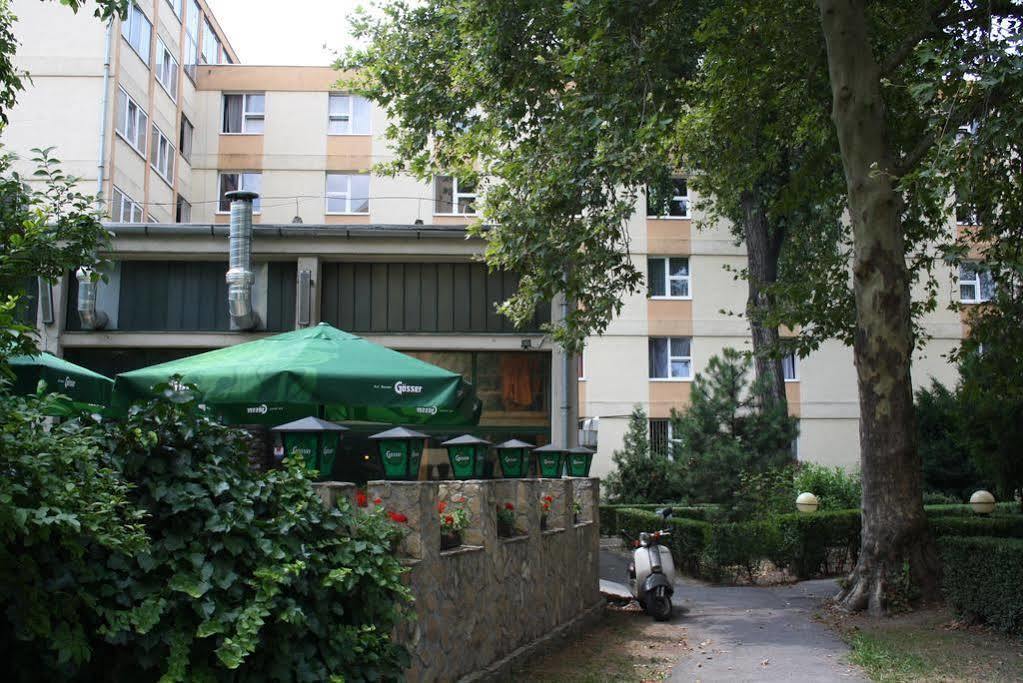 Hostel Flandria Budapeste Exterior foto